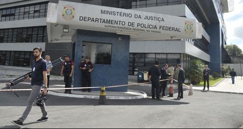 Lula não é considerado foragido, diz Justiça
