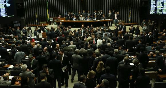 Congresso aprova projeto que altera meta fiscal de 2016