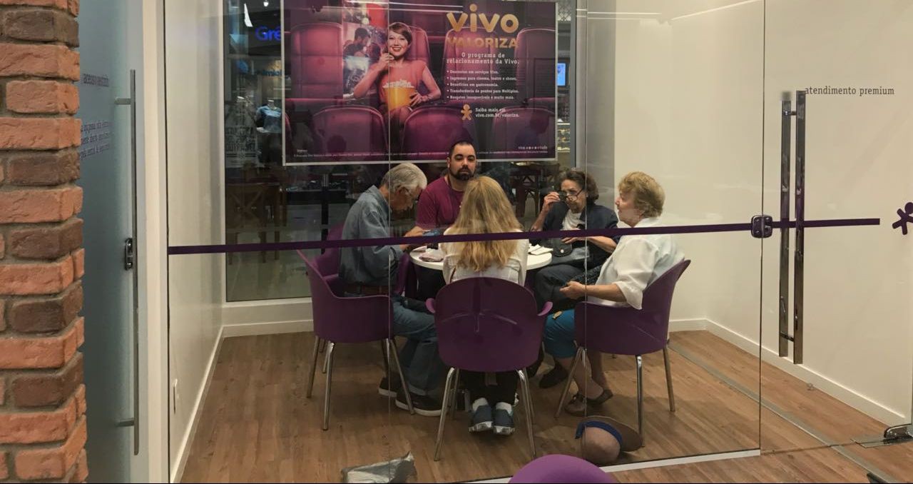 A Vivo constrói a ponte para os 60+ na internet